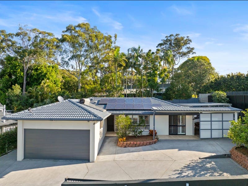 8 Daniel Crescent, Ashmore — photo 1 of 5