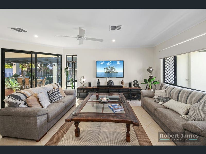 4 Daintree Way, Tewantin — photo 1 of 5