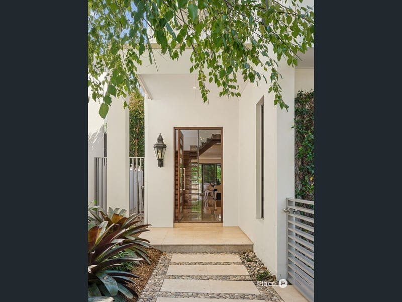 24 Turner Avenue, New Farm — photo 1 of 5