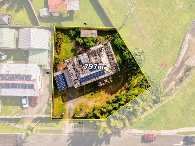 1 Bambarra Street, Southport — photo 1 of 5