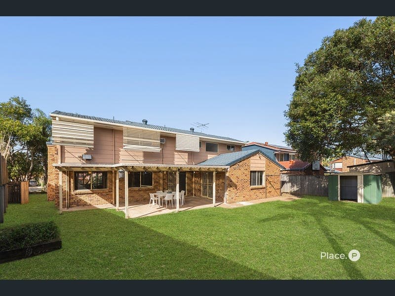 110 Cadogan Street, Carindale — photo 1 of 5