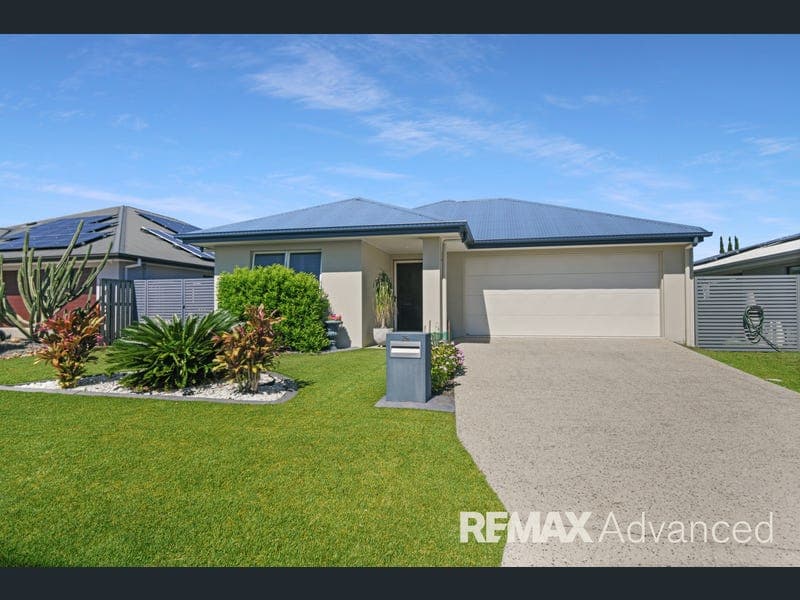 26 Caraway Crescent, Banksia Beach — photo 1 of 5