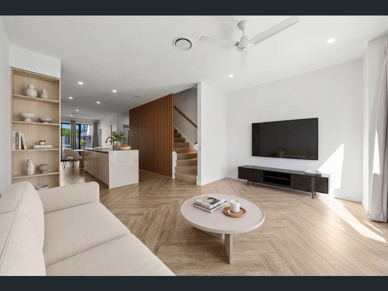 5604 Harbourview Drive, Hope Island — photo 1 of 5