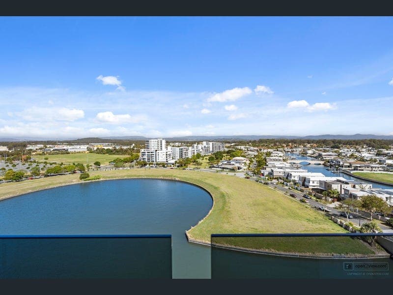21004/25 East Quay Drive, Biggera Waters — photo 1 of 5