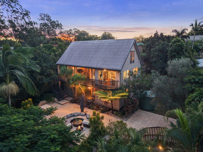 5 Ironwood Court, Arana Hills — photo 1 of 5