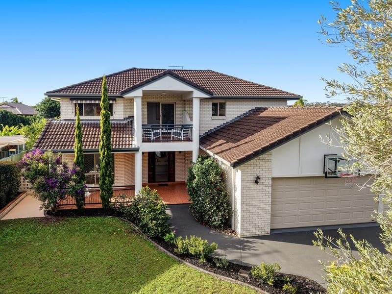 6 Stoddart Court, Carindale — photo 1 of 5