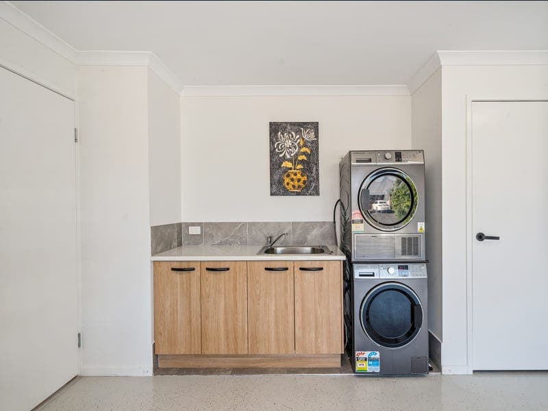 60 Samuel Road, Griffin — photo 1 of 5