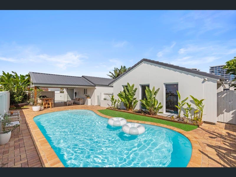 1 Longboat Place, Biggera Waters — photo 1 of 5