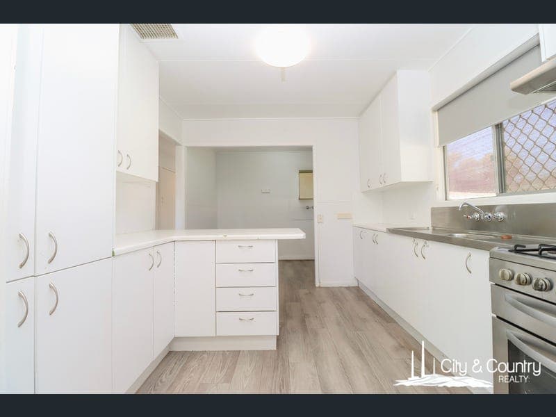 39 Millen Crescent, Mount Isa — photo 1 of 5