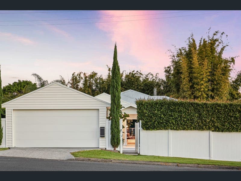 4 Barton Avenue, Southport — photo 1 of 5