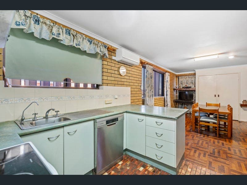 14 Rosier Street, Wynnum West — photo 1 of 5