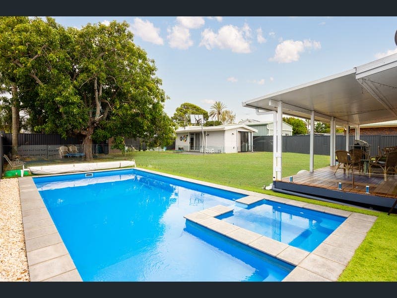 18 Yacht Street, Clontarf — photo 1 of 5