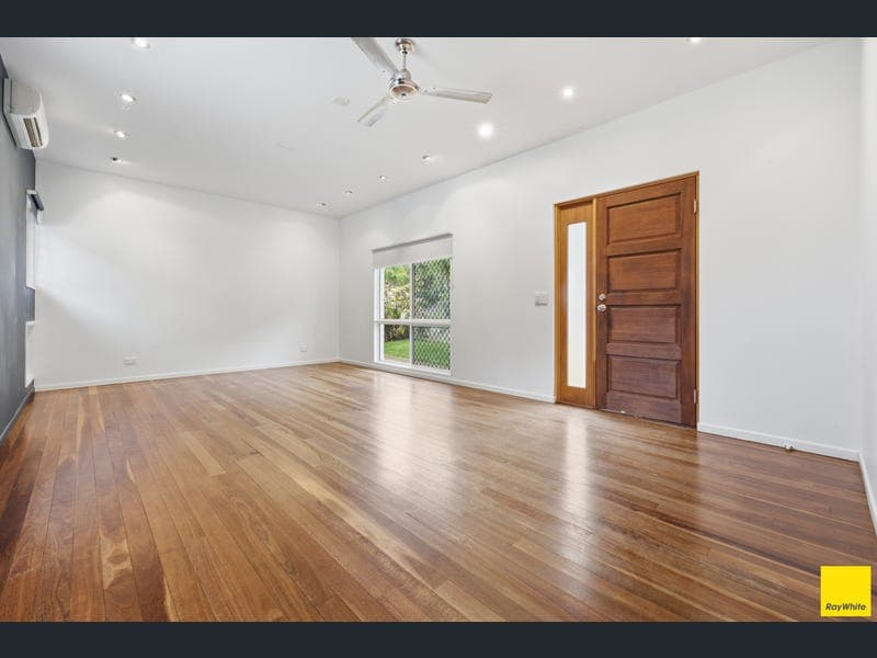 77 Cassowary Street, Freshwater — photo 1 of 5