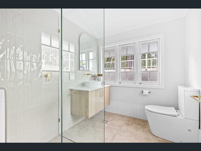 4 Victoria Crescent, Toowong — photo 1 of 5