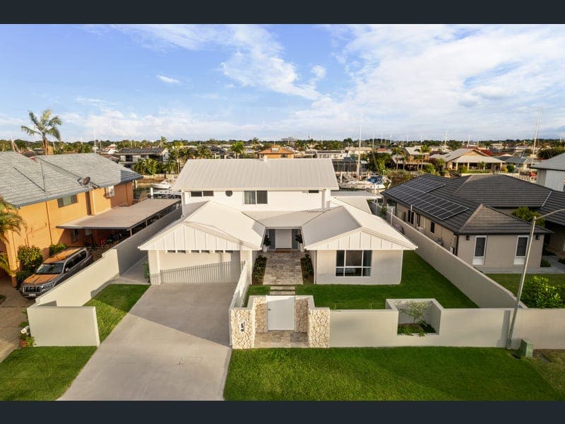 14 Southern Cross Drive, Newport — photo 1 of 5