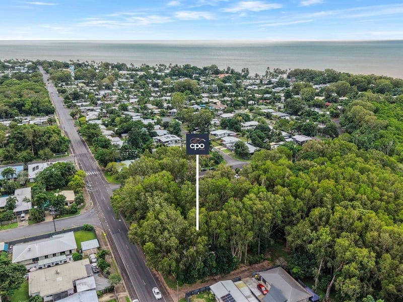 22 Oleander Street, Holloways Beach — photo 1 of 5