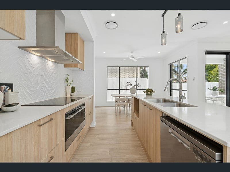 232 Shaw Road, Wavell Heights — photo 1 of 5