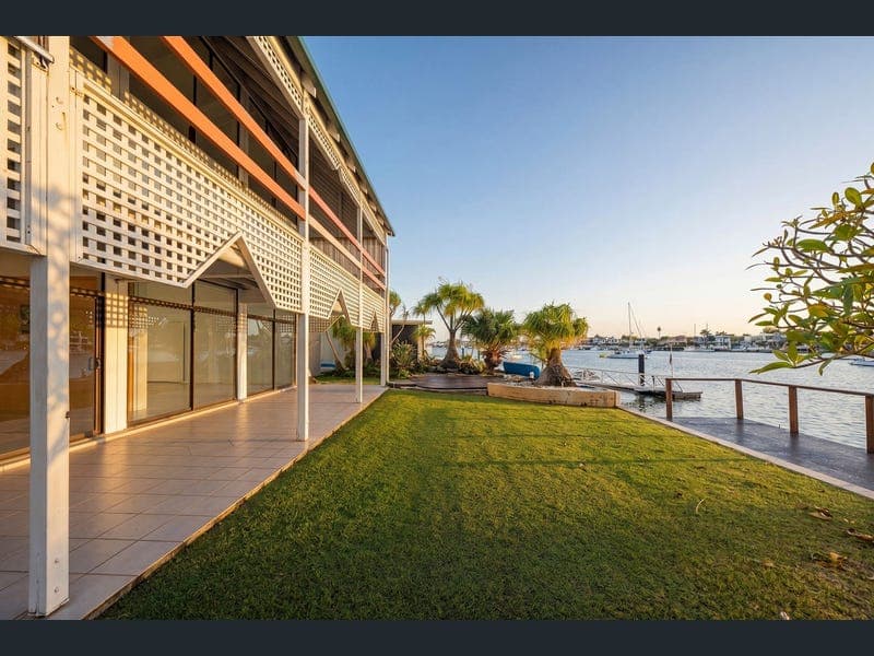 42 Carwoola Crescent, Mooloolaba — photo 1 of 5