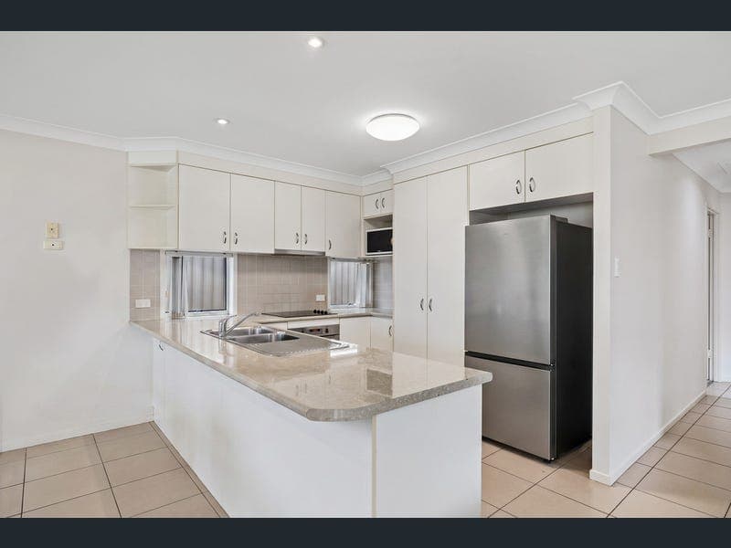 1/37 Haig Road, Birkdale — photo 1 of 5