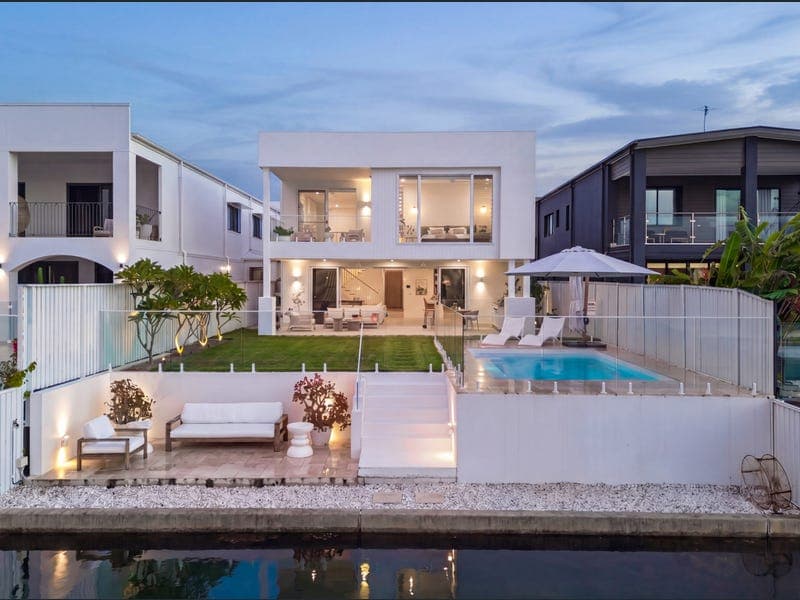 89 Aqua Street, Newport — photo 1 of 5
