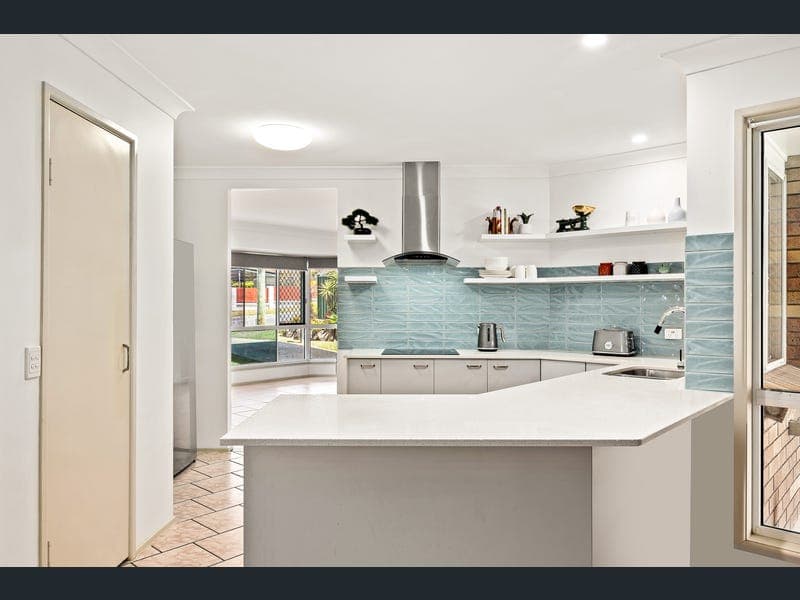 16 Tovey Rd, Boronia Heights — photo 1 of 5