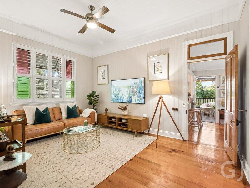 121 Maygar Street, Windsor — photo 1 of 5