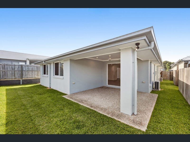4 Mirapool Street, Rothwell — photo 1 of 5
