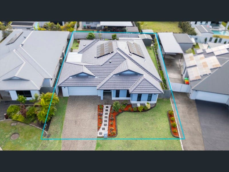 14 Elanus Court, Banksia Beach — photo 1 of 5