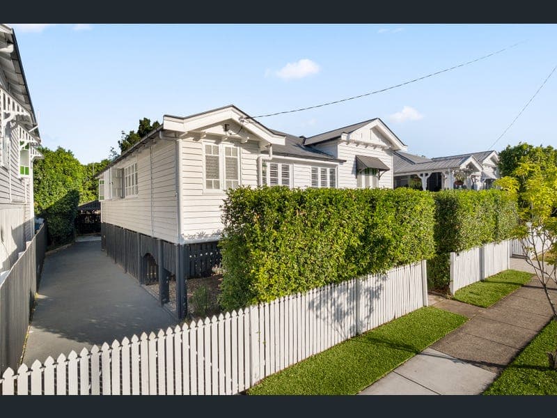 23 Park Road, Wooloowin — photo 1 of 5