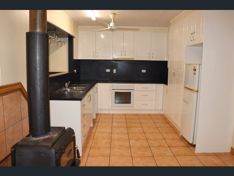 10 Henderson Street, Collinsville — photo 1 of 5