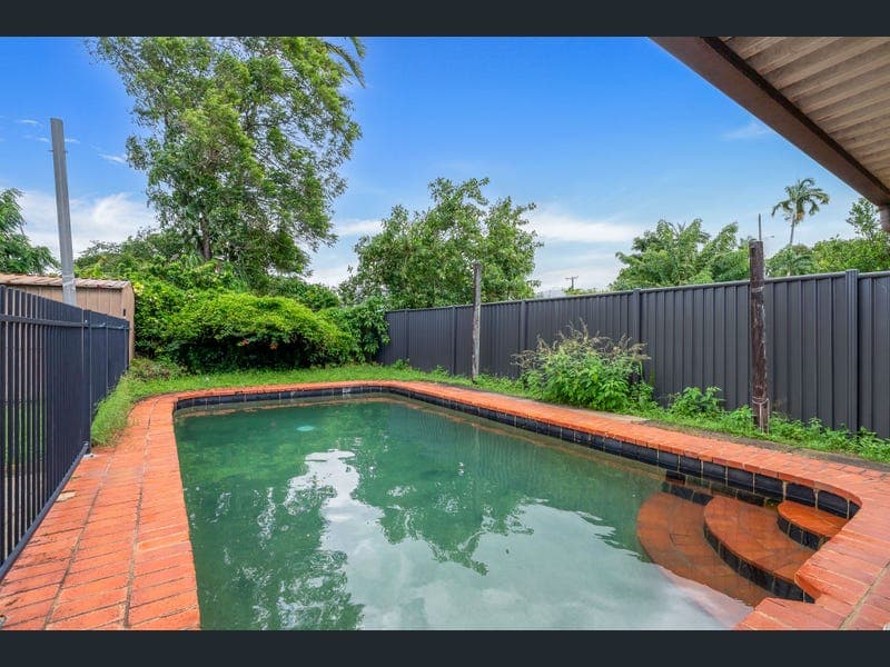 261 Aumuller Street, Westcourt — photo 1 of 5