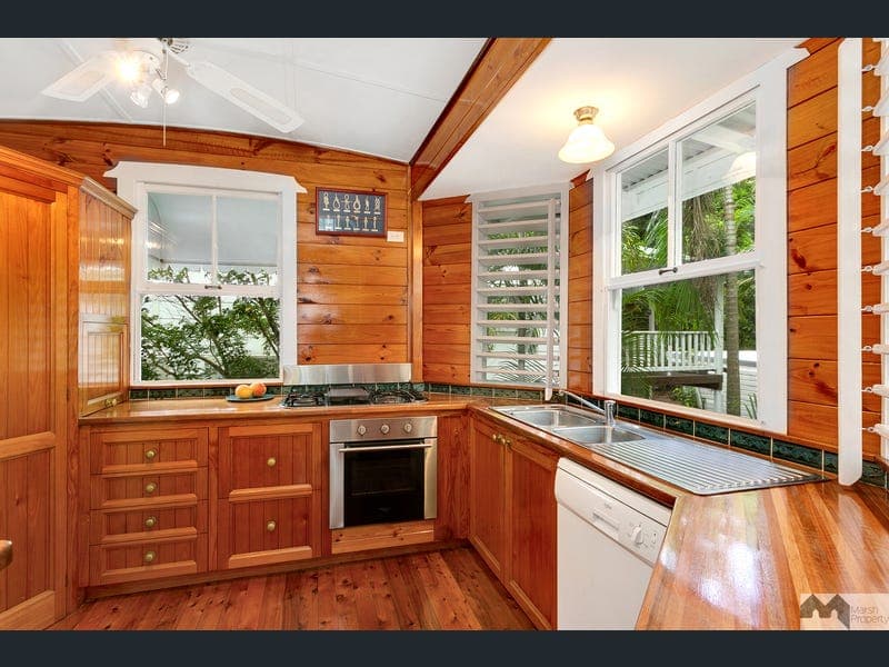 47 Marshall Street, Machans Beach — photo 1 of 5