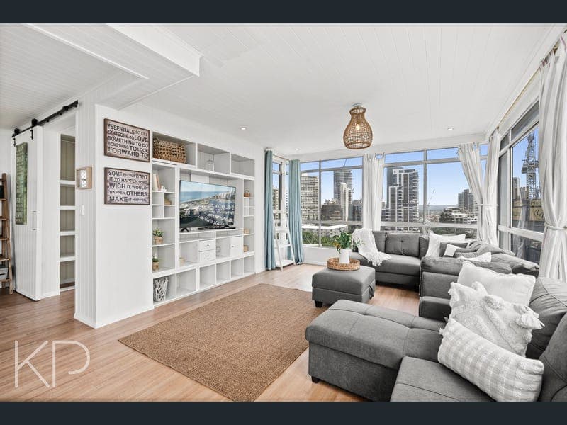 43A & 43B/64 The Esplanade, Surfers Paradise — photo 1 of 5