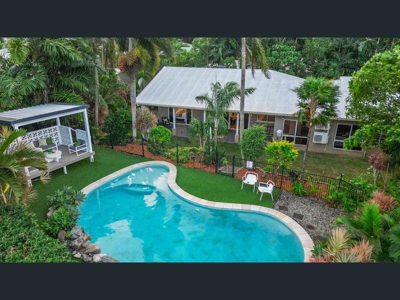 13 Ginger Close, Redlynch — photo 1 of 5