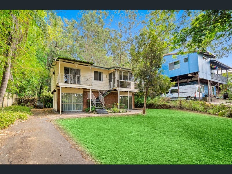 17 Sherwood Crescent, Bellbird Park — photo 1 of 5