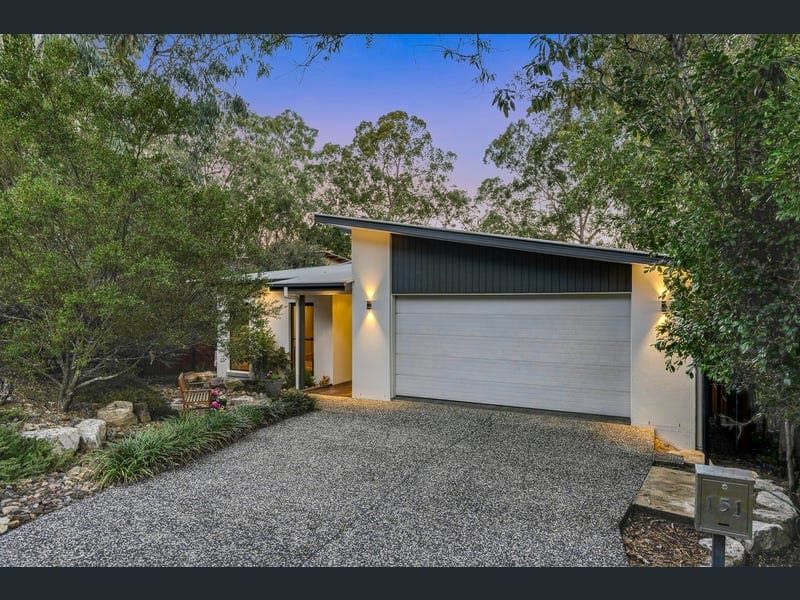 151 Gordon Circuit, Seventeen Mile Rocks — photo 1 of 5