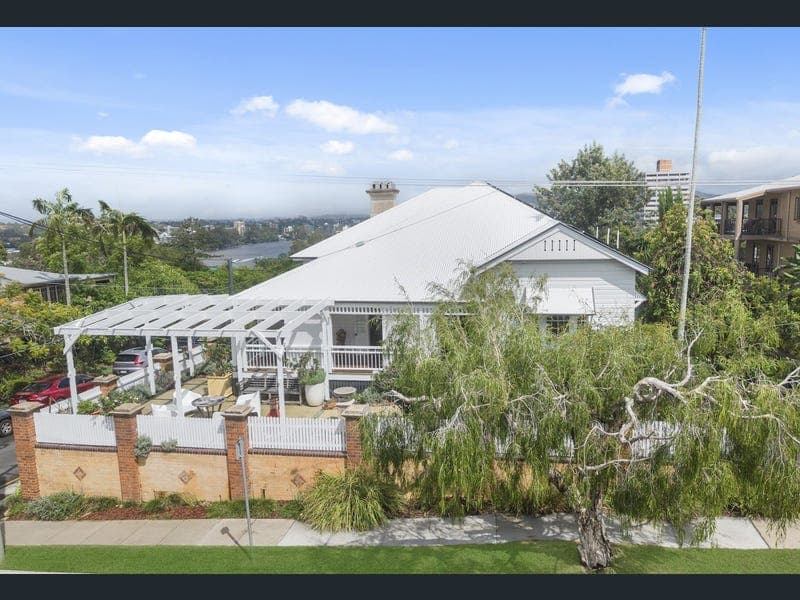 21 Dauphin Terrace, Highgate Hill — photo 1 of 5