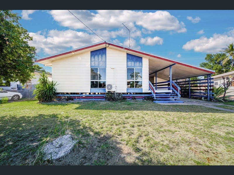 12 Centenary Drive, Emerald — photo 1 of 5
