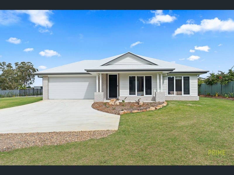 12 Senor Avenue, Urangan — photo 1 of 5
