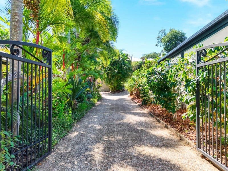 15 William Hickey Street, Redlynch — photo 1 of 5