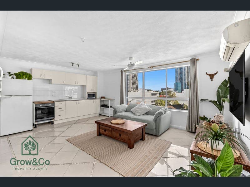 40/30 Marine Parade, Southport — photo 1 of 5