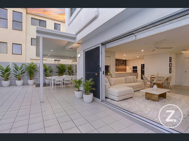 8/41 Dixon Street, Coolangatta — photo 1 of 5
