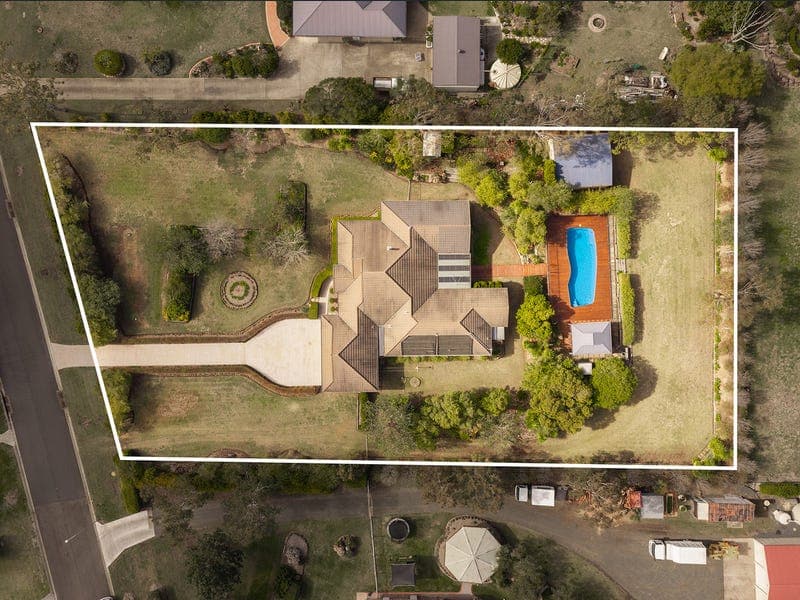 48 Cotswold Hills Drive — photo 1 of 5
