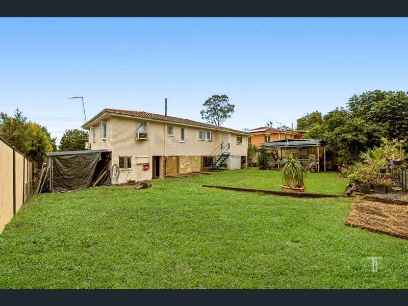 7 Olivella Street, Mansfield — photo 1 of 5