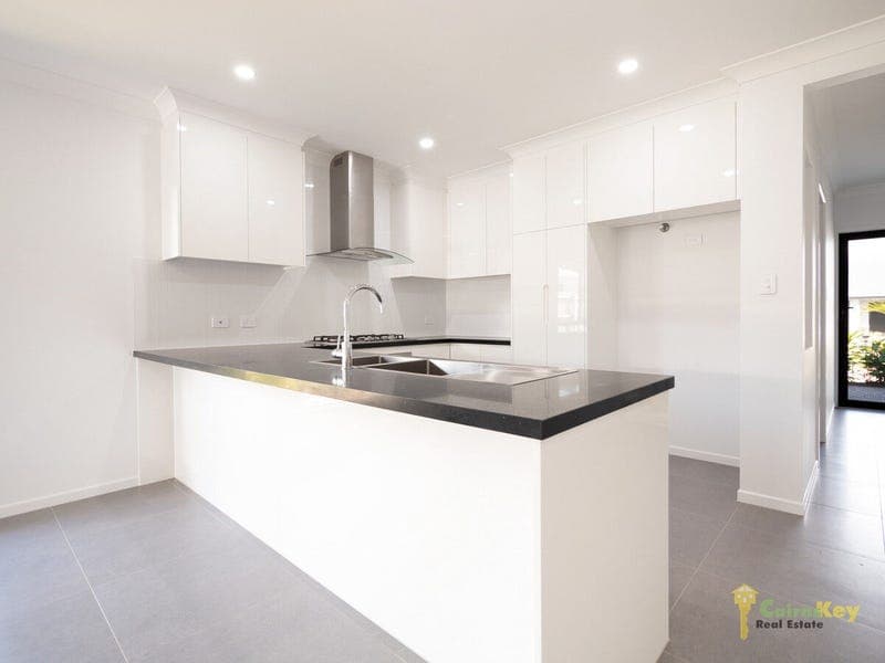 13 Lochern Elbow, Mount Peter — photo 1 of 5