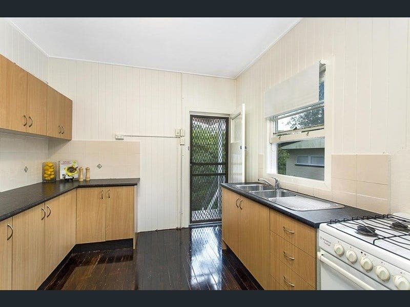 228 Chatsworth Road, Coorparoo — photo 1 of 5