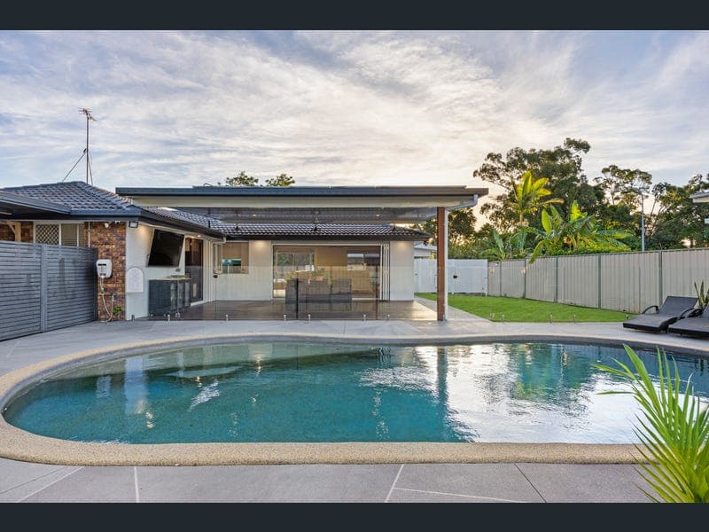 27 Simbai Street, Runaway Bay — photo 1 of 5
