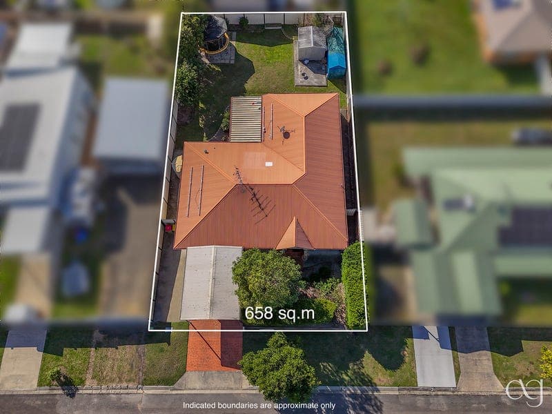 27 Dellvene Crescent, Rosewood — photo 1 of 5