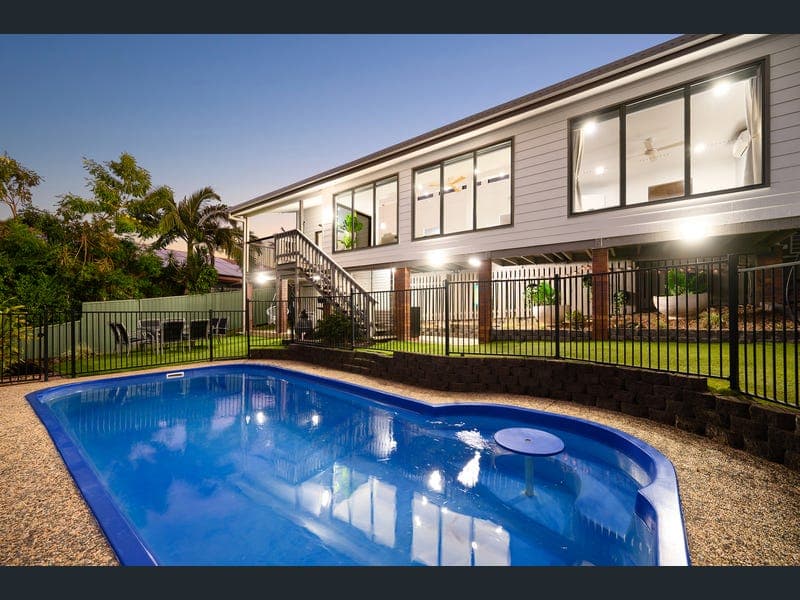 3 Leura Place, Helensvale — photo 1 of 5