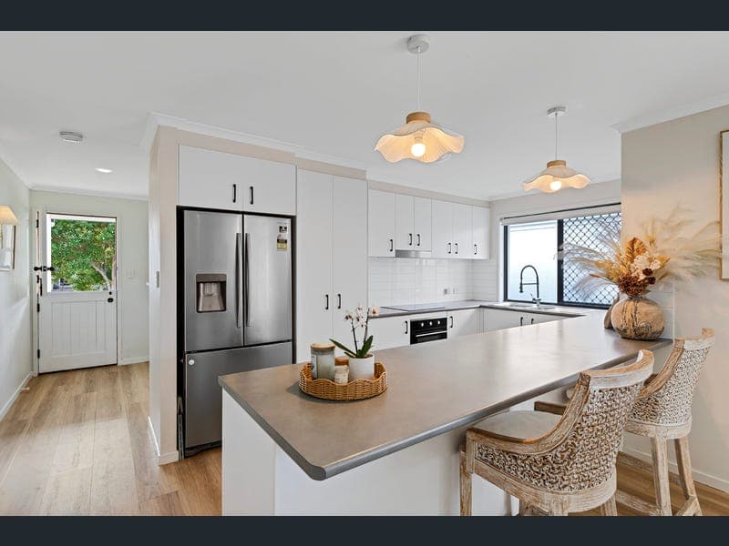 53 Brampton Crescent, Mountain Creek — photo 1 of 5